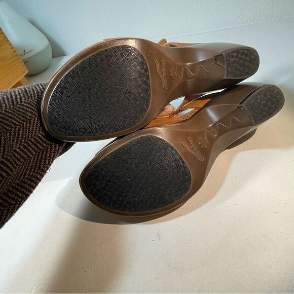 Dansko Cai tan Sandals 41 - Picture 9 of 9